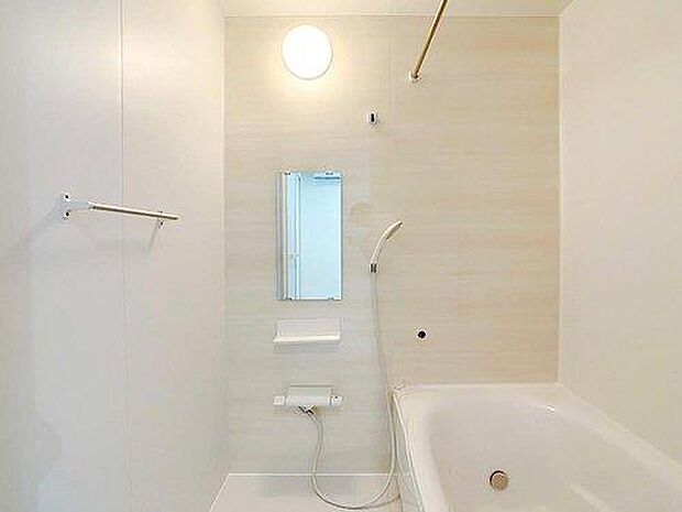 【風呂】サーモフロアで水はけが良い♪浴室乾燥機付き!※施工事例です。実際の建物とは異なります。