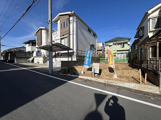 お電話にてお気軽にお問い合わせください♪現地だけでなく、スーパー・コンビニ・ドラッグストア・小学校・中学校などの位置確認も一緒にご案内させていただきます!
現地(2025年12月)撮影
