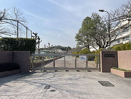 高槻市立第二中学校 約690ｍ(徒歩9分)