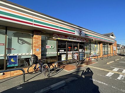 セブンイレブン高槻安満中の町店 約591ｍ(徒歩8分)