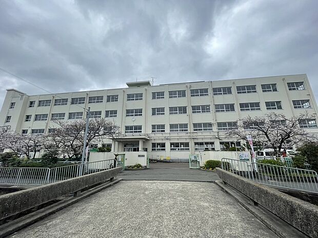 高槻市立柳川小学校