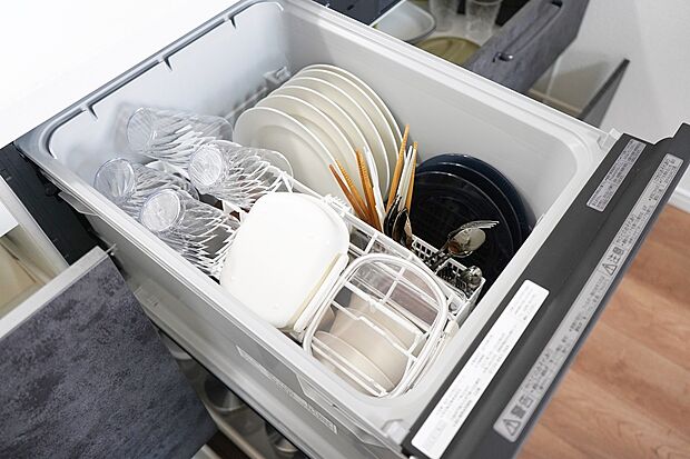【【食器洗浄乾燥機】】■後片付けをサポート！食事後の家族のくつろぎタイムもゆっくりともてます。環境にも手肌にも優しい設備です。