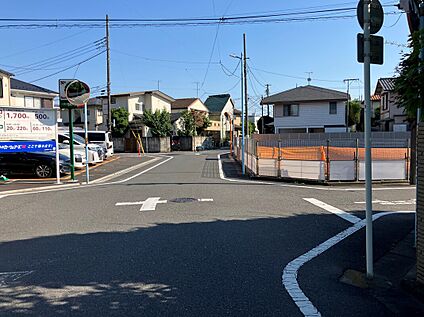 東側前面道路