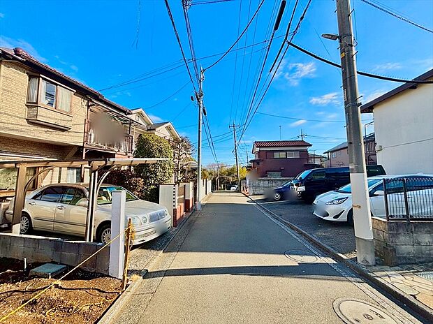 前面道路含む外観