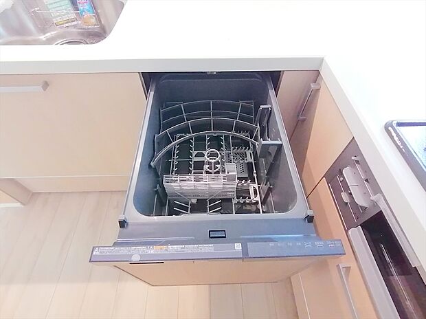 【食洗機】ビルトインの食器洗乾燥機で忙しいママの家事ををサポートします。