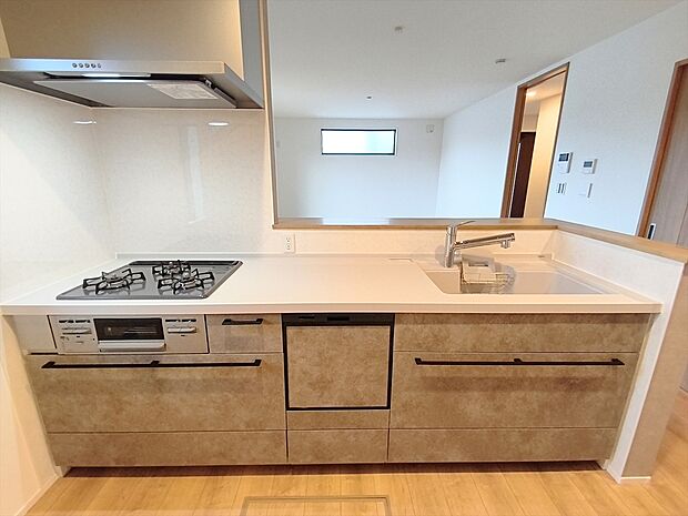 【キッチン】収納力豊富で見せるキッチンの実現が可能に。いつもキレイにしておきたくなるキッチンです。