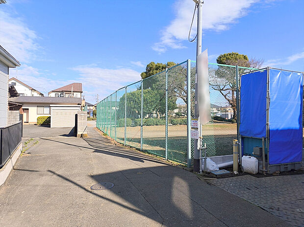 【前面道路】住みやすさと利便性を兼ね備えた立地。高い住宅性能を備えた安心で暮らしやすい住まいです。