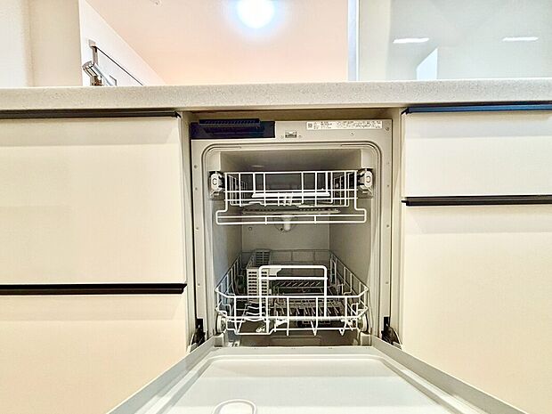 【【食洗機】】手洗いよりも経済的で家計に優しい「ビルトイン食洗機」が標準装備なのはママの強い味方ですね。