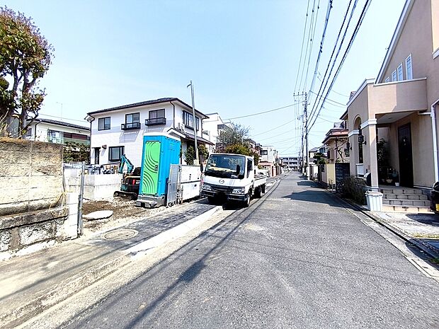 【前面道路含む現地写真】住みやすさと利便性を兼ね備えた立地。高い住宅性能を備えた安心で暮らしやすい住まいです