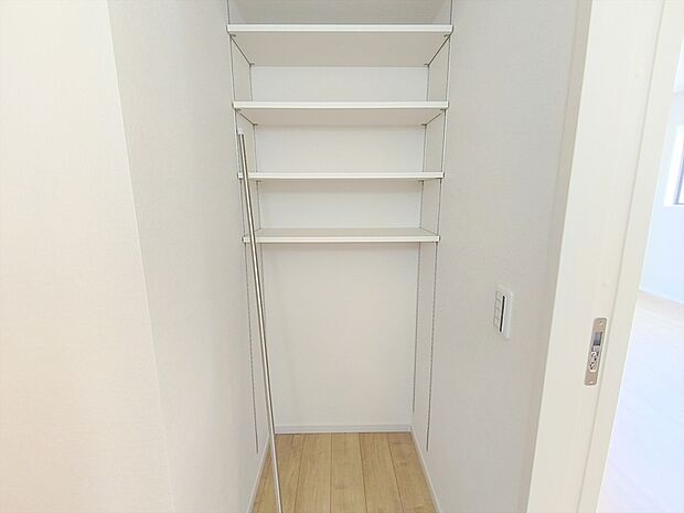 【洗面所収納】可動棚もついてかさばるタオル等、ここにひとまとめ!