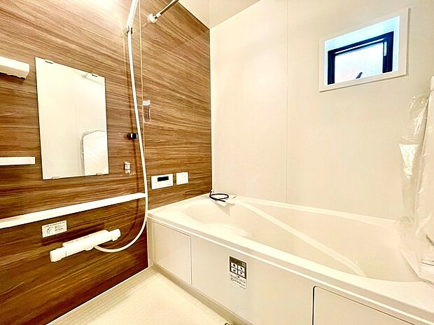 【浴室】一日の疲れを癒すための心地よいバスタイムを演出する浴室はゆとりあるサイズを採用。浴室乾燥機付き！
