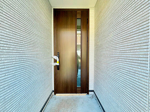 【玄関】お家に出会う人々を出迎える玄関先だからこそ、広々清潔感あふれる空間にしたいもの。毎日明るい空間をキープします。