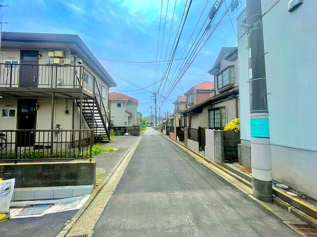 【前面道路含む現地写真】周辺は豊かな自然環境や子育てファミリーに便利な施設が魅力的!