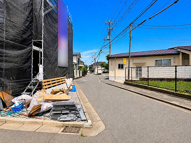 【前面道路含む現地写真】北側6m×西側4m公道に面しています