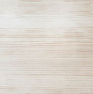 居室の床は無垢のフロアを採用