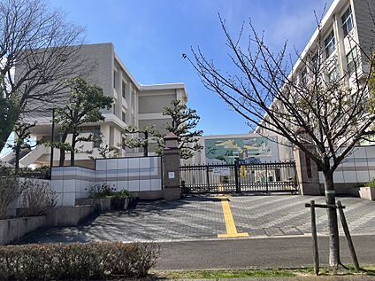 北中学校 約620ｍ