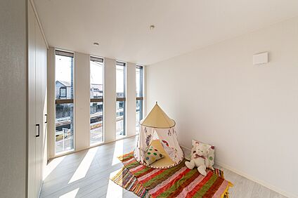 6帖の一番明るい洋室です