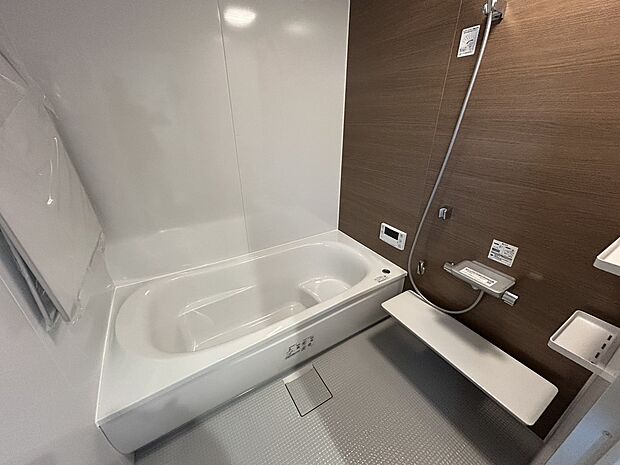 【1616サイズ TOTOサザナ】お掃除らくらくカウンター、壁はマグネット対応、ゆったりと清潔感あふれるTOTO社のサザナ