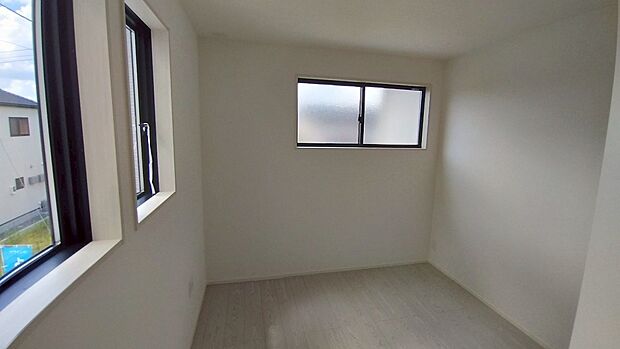 【4LDK】ぜひ一度見ていただきたい、「町上津役東二丁目4期4号棟」です☆きれいで使い勝手の良いシステムキッチン付きの物件になります☆新生活を迎える際は、4LDKの物件はいかがでしょうか☆全居室フローリングなので、楽々快適にお掃除ができます☆当社では北九州市八幡西区にある不動産情報をご用意しておりますので、住まい探しをする方はお気軽にお問い合わせください☆スタッフ一同お待ちしております(#^^#)