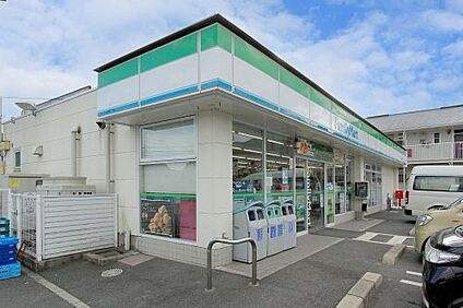 ファミリーマート 小倉中貫二丁目店 徒歩745m