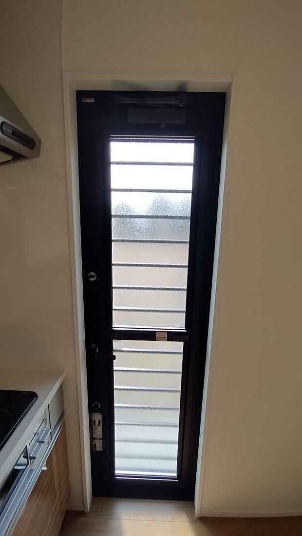 【勝手口】同仕様物件の設備・仕様の写真です。実際とは異なる場合があります。