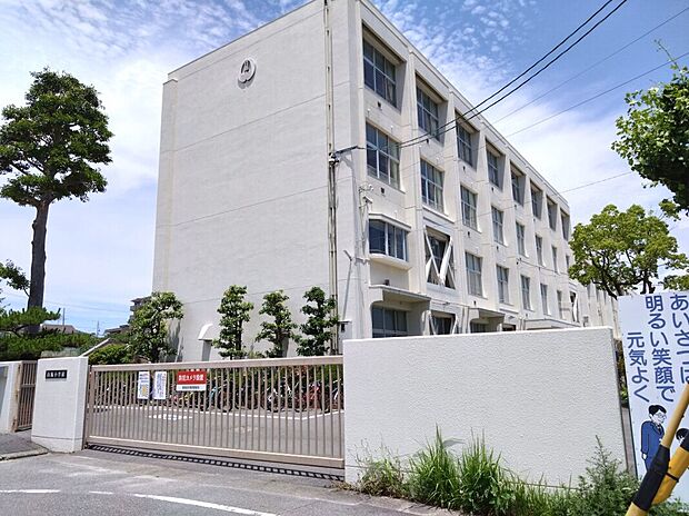 白鳳小学校（約750m）