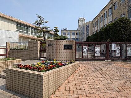 名古屋市立徳重小学校 徒歩670m