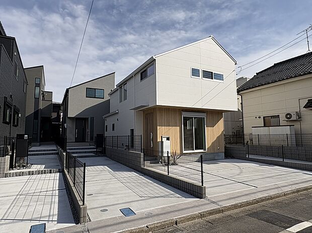 ■閑静な住宅街に佇む高級感のある外観。