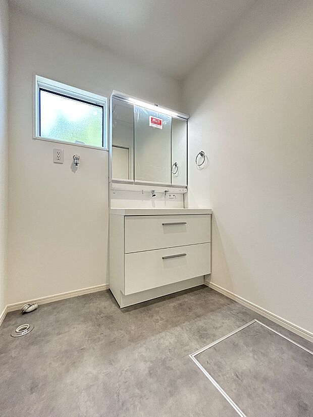 【洗面】■継ぎ目のないキレイアップカウンター
■水垂れの少ないキレイアップ水栓を採用