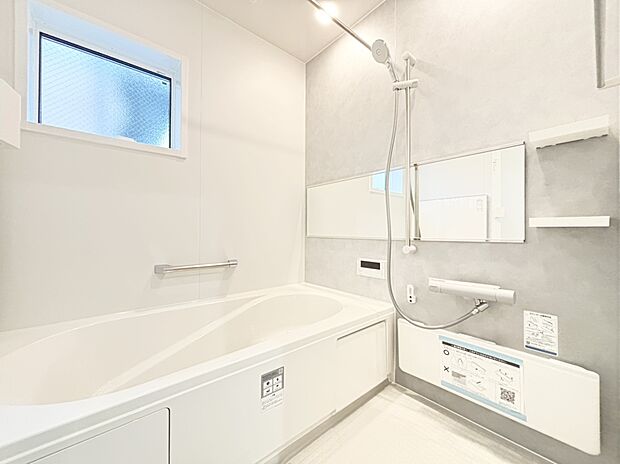 【浴室】■浴室暖房付きの1坪サイズなので、お子様とご一緒の入浴でもゆったり