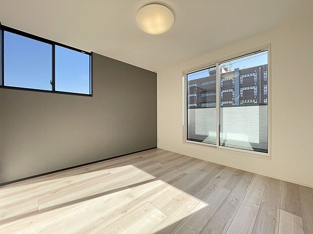 【主寝室 (同仕様)】■全居室収納あり
■ゆとりの広さ
■ウォークインクローゼットのある洋室は大型の荷物もスッキリ。