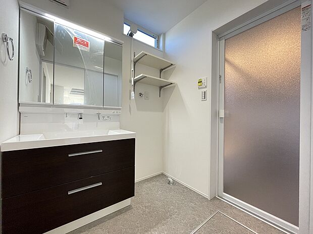 【洗面 (同仕様)】■継ぎ目のないキレイアップカウンター
■水垂れの少ないキレイアップ水栓を採用