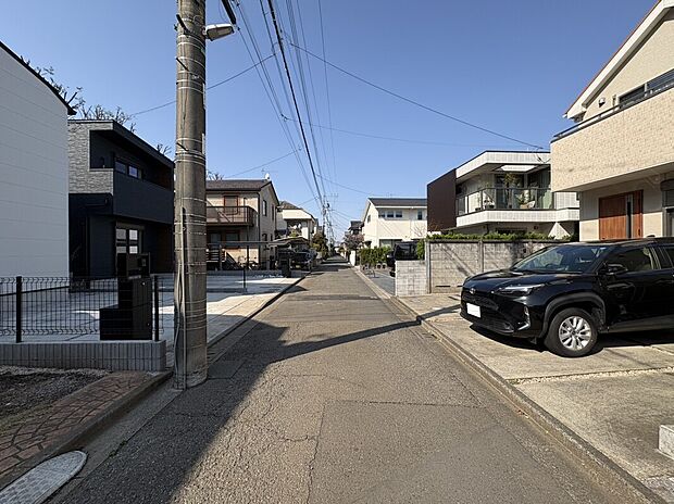 【前面道路含む現地写真】現地(2026年3月)撮影
■南東側幅員約4.0m公道に接面