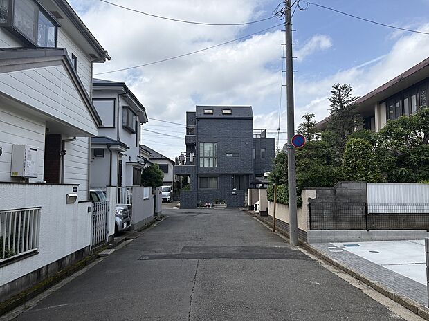 【前面道路含む現地写真】■南側幅員約6.0ｍ公道に接面