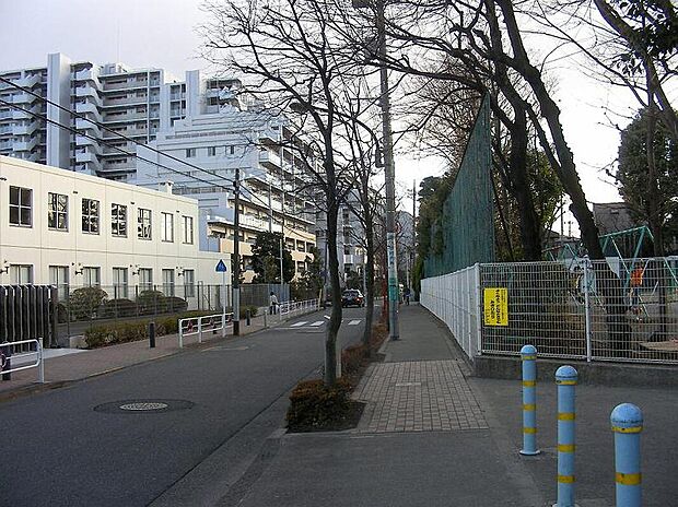 本宿小学校(約1,000m)