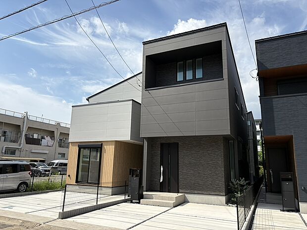【現地写真(D・E号棟)】■閑静な住宅街に佇む高級感のある外観。※F号棟成約済