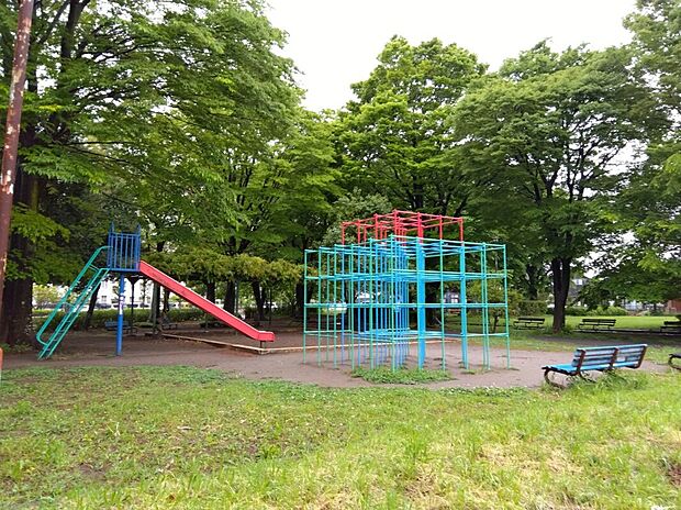 新坂下公園（約600m）