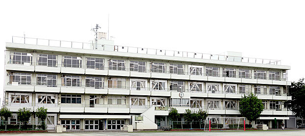 南中学校(約1,100m)