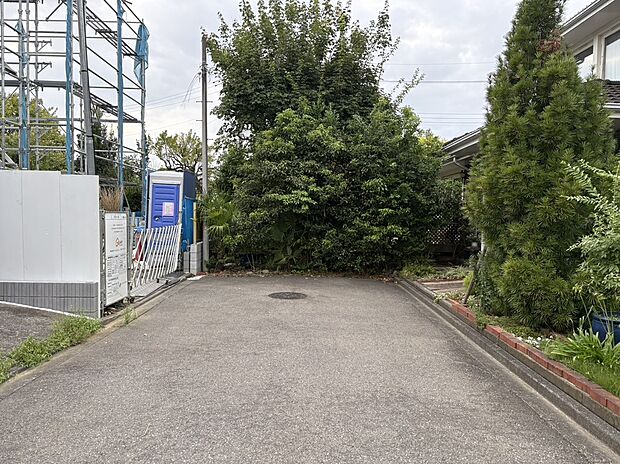【前面道路含む現地写真】■北側 幅員約5.0ｍ私道に接面