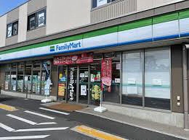 ファミリーマート西東京新町五丁目店(約550m)