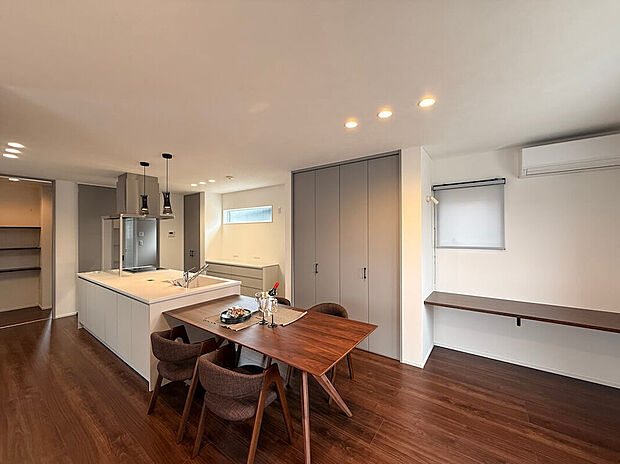 学びと暮らしがひとつになるスタディーコーナー。お子さまの勉強にも趣味の時間にも寄り添う多目的空間です。