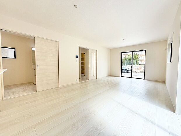 東向き日当り良好!たっぷりの陽光に包まれる明るい住まいになりますね♪