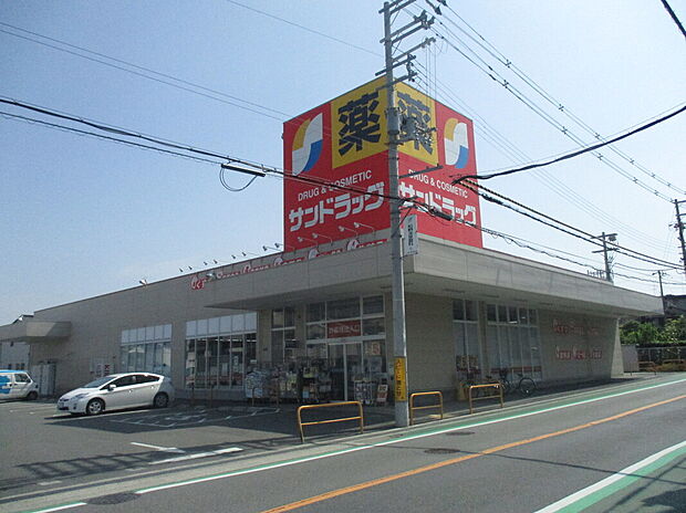 サンドラッグ堺草尾店