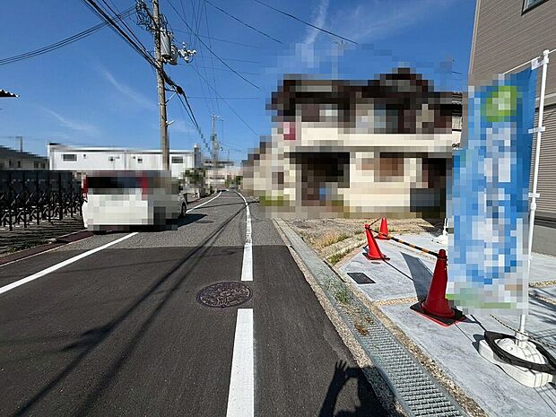 【前面道路を含む現地写真】前面道路約6m/約4.7m!広々運転の苦手な方も安心ですね♪