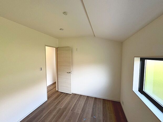 【洋室（約5.2帖）】「急に物件が見たくなったけど、予約がいっぱい…？」そんな時も心配いりません！当日いつでも大歓迎です！いつでもお気軽にお電話ください！