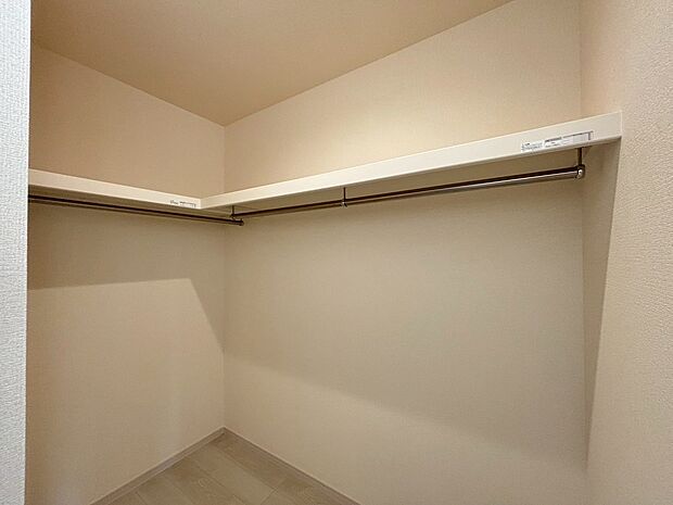 【ウォークインクローゼット】ウォークインクローゼットもございます!沢山収納できて嬉しいですね♪