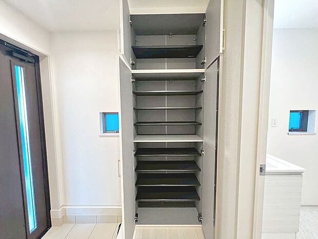 【シューズボックス】玄関周りもスッキリ片付きますね!