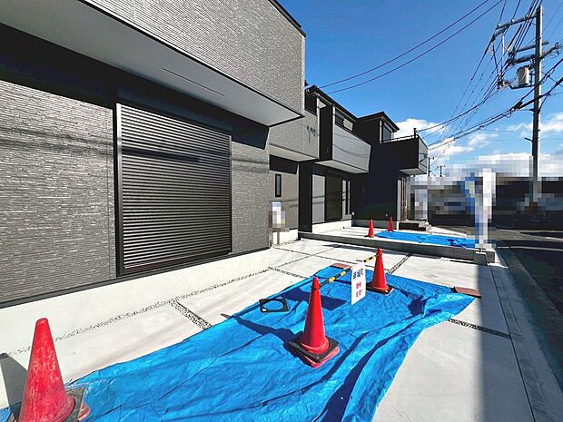 【駐車場（１号棟）】「急に物件が見たくなったけど、予約がいっぱい…？」そんな時も心配いりません！当日いつでも大歓迎です！お気軽にお電話ください！