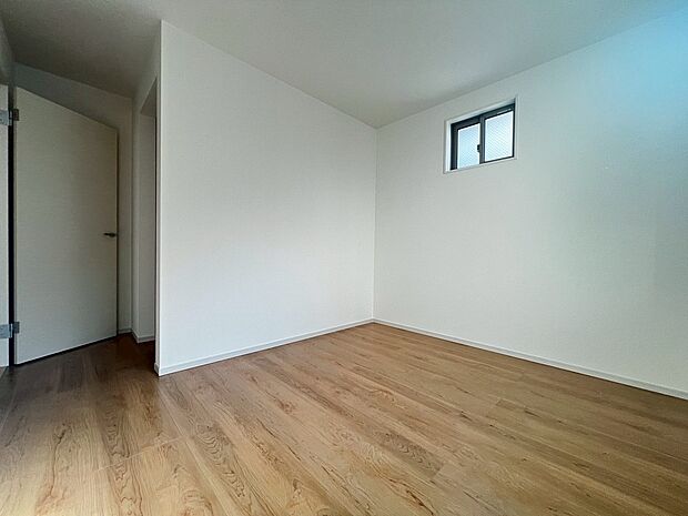 【洋室】令和７年１１月完成済！いつもで内覧可能ですよ♪お気軽にお問い合わせください！