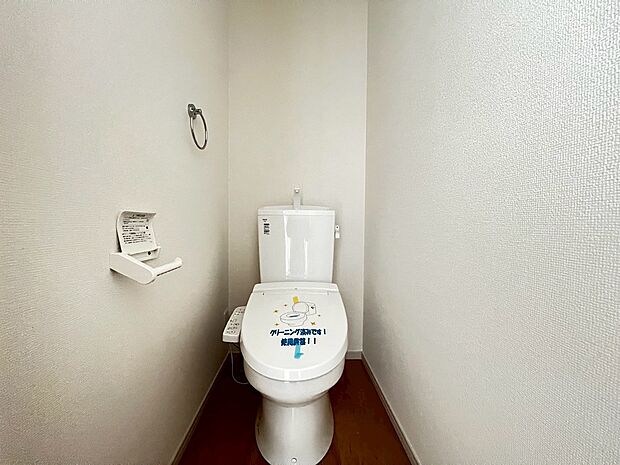 【温水洗浄便座】温水洗浄便座ですので、寒い日も温かい便座で安心して使用していただけますよ♪